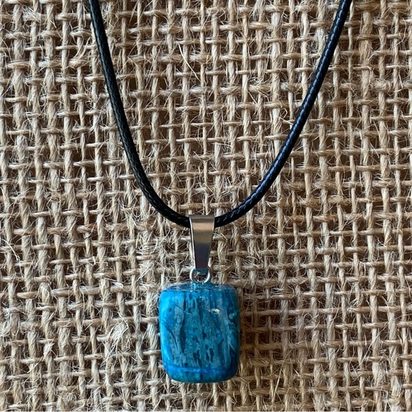 Blue Dyed Agate Crystal Pendant Necklace Square Shaped Stone Healing Jewelry 20" - Picture 3 of 6